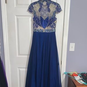 Jaw dropping Sherri Hill gown! 😍